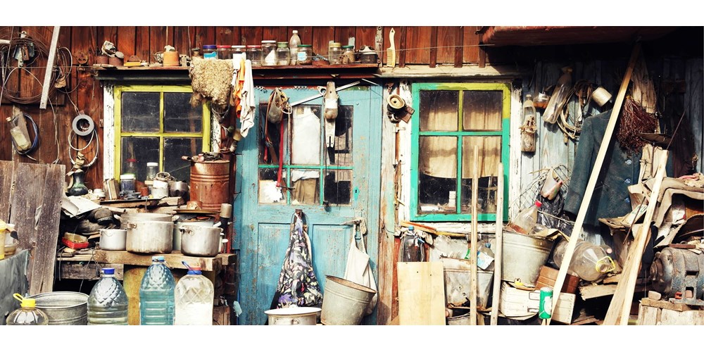 Clutter outside a house